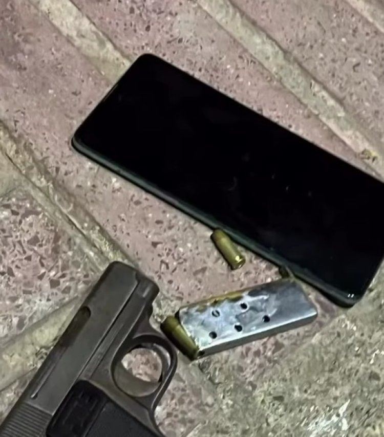 Impacto en Linares: conductor de camioneta en estado grave tras ser baleado en la cabeza en plena Plaza de Armas