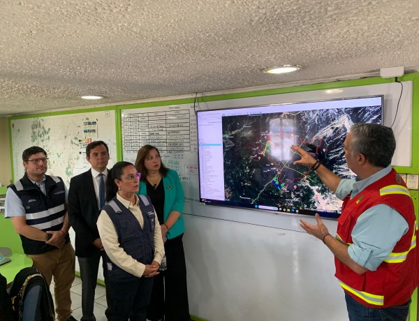 (VIDEO) Tras complicaciones geográficas y climáticas: Senadora Vodanovic aseguró que ‘’brigadistas CONAF entrarán hoy’’ al combate del incendio en Pejerrey