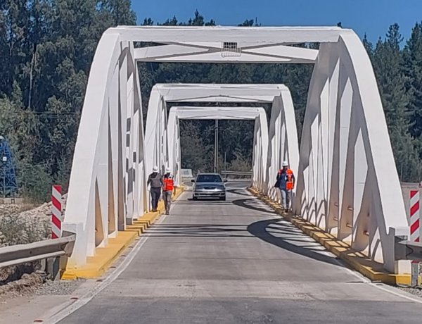 MOP rehabilitó puente "Tres Arcos" y avanza en el puente La Recova al interior del Santuario Achibueno