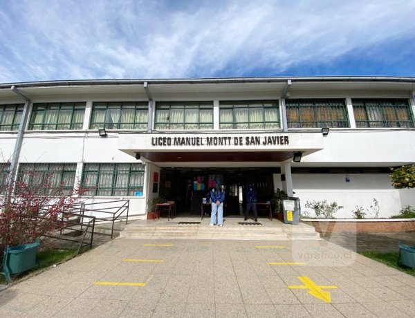 Alumnos del Liceo Manuel Montt denuncian problemas en el transporte y comedor