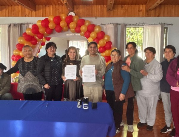 Linares: junta de vecinos Villa Pablo Neruda e Instituto Javiera Carrera firman convenio de colaboración