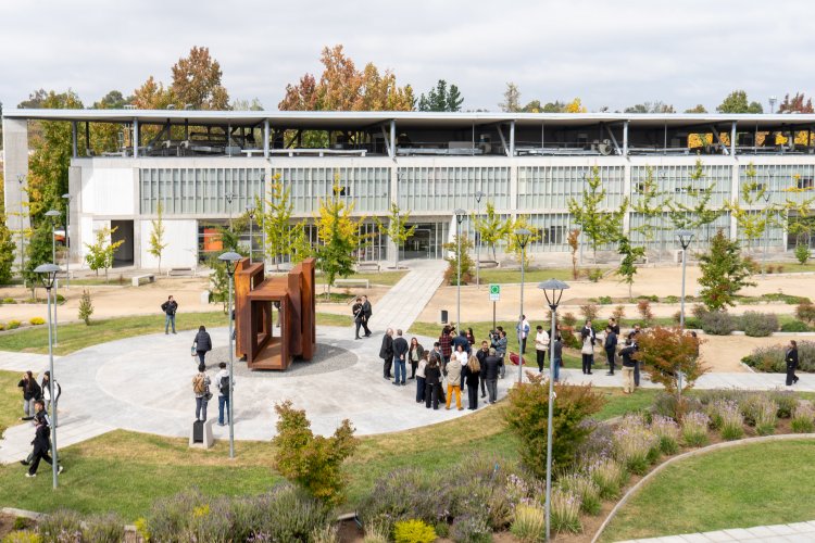 UTalca inaugura nueva escultura inmersiva de Patricio Court