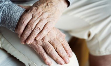 Abandono social de personas mayores: ¿Qué aspectos reconoce la nueva Ley?