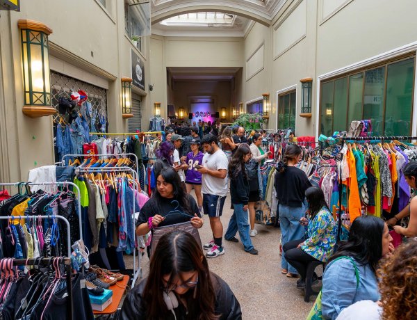 Feria Drop celebra su primer aniversario con nueva venta de clóset en el centro de Talca