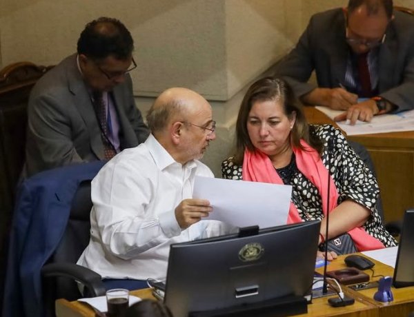 Encuesta CRITERIA posiciona a Paulina Vodanovic y su colega Luis Castro como los Senadores con mayor conocimiento y mejor evaluación del Socialismo Democrático