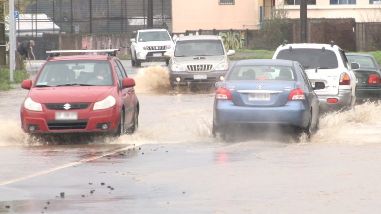 Conducir bajo la lluvia: cuáles son los errores más comunes y cómo prevenirlos