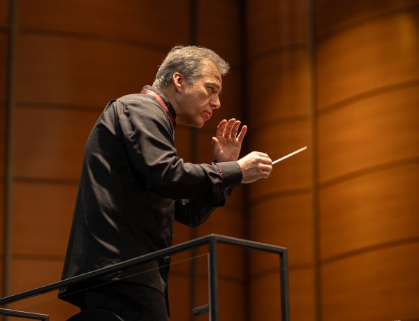 La Orquesta Clásica del Maule presentará “De Mar, Plegarias y Heroísmo” en Talca y Linares junto al director invitado Jaime Cofré
