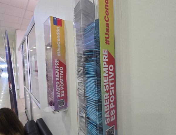 SernamEG Maule instala dispensadores preventivos de preservativos para comunidad estudiantil