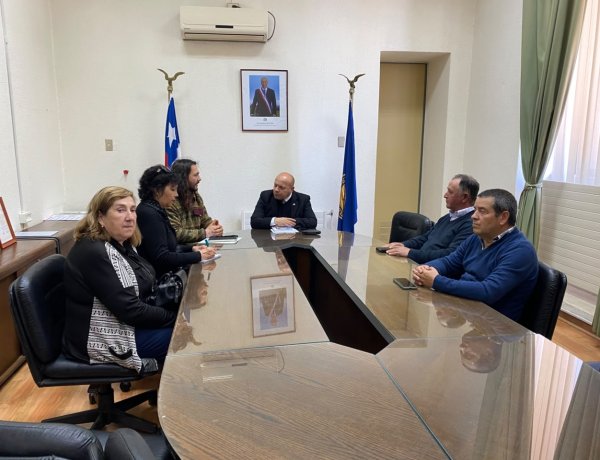 La Mesa No al Relleno Sanitario y las juntas de vecinos de Gúmera, La Faja y Rosa Olea se reúnen junto al delegado provincial de Linares para exponer la defensa del territorio ante el proyecto de relleno sanitario Piedra Larga
