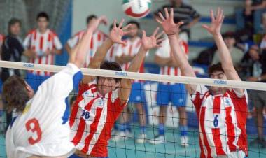 Fútbol y vóleibol animan el fin de semana en Linares