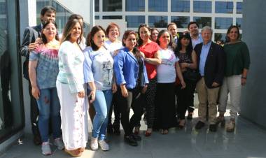 Autoridades dan a conocer futuros beneficios para maulinas con “guatita de delantal”