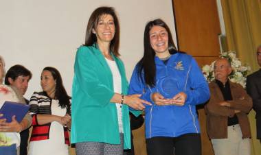 Premian a atleta parralina Valentina Rebolledo