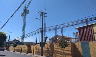 Rentería solicita urgencia para proyecto que regula el retiro de cables aéreos en desuso