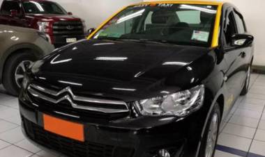 Asaltan a conductor y roban taxi