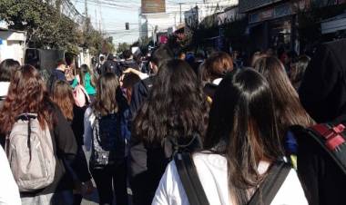 Con la detención de dos estudiantes termina segunda jornada de protestas de secundarios en Linares