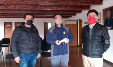 (VIDEO) Municipalidad de Colbún entregó termómetros a Carabineros y Bomberos para prevenir el contagio del Covid-19