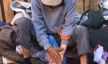 Autoridad visita a adulto mayor en grave estado de abandono y llega ansiada mediagua