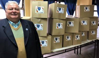 Solidaridad en Linares: Liceo “Diego Portales” entrega cajas de alimentos a familias que no son parte de los programas sociales