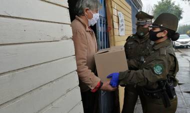 Carabineros entregó cajas de alimentos en “Villa Nueva Jerusalén” y población “Comandante Araya”