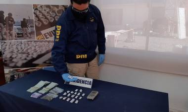 PDI de Parral detienen a dos personas que comercializaba droga desde su domicilio