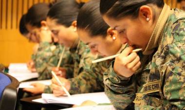 Aumenta el interés de las mujeres por realizar el servicio militar en la Escuela de Artillería de Linares