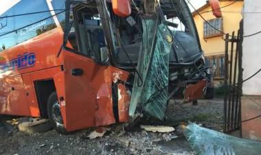 Dos lesionados deja accidente en sector oriente de Linares