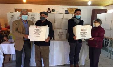 Entregan kits sanitarios a adultos mayores de Colbún