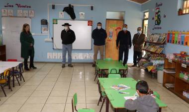 Longaví:  10 escuelas retomaron las clases presenciales con dos alumnos por sala