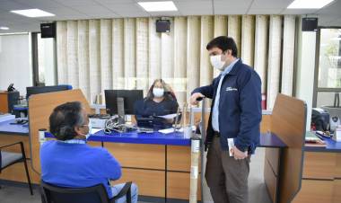 Intendente Prieto informa que solo los representantes tributarios de empresas esenciales podrán sacar "Permiso Único Colectivo"