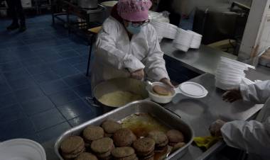 En marcha entrega de raciones de alimentos para familias afectadas por la pandemia en Linares