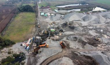 Paralizan extracción ilegal de áridos detectada con drone en la ribera del río Maule