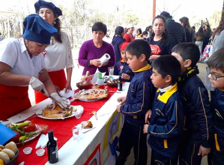 Exitosa muestra gastronómica en la escuela de “San Víctor Álamos”