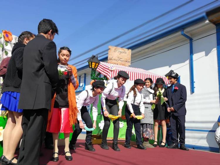 Hermosa celebración de Fiestas Patrias realizó "Escuela España"