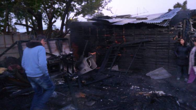 Ocho personas damnificadas deja incendio en población"Oscar Bonilla"