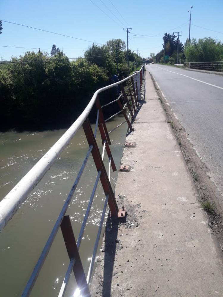 Mal estado de barandas en puente Putagán