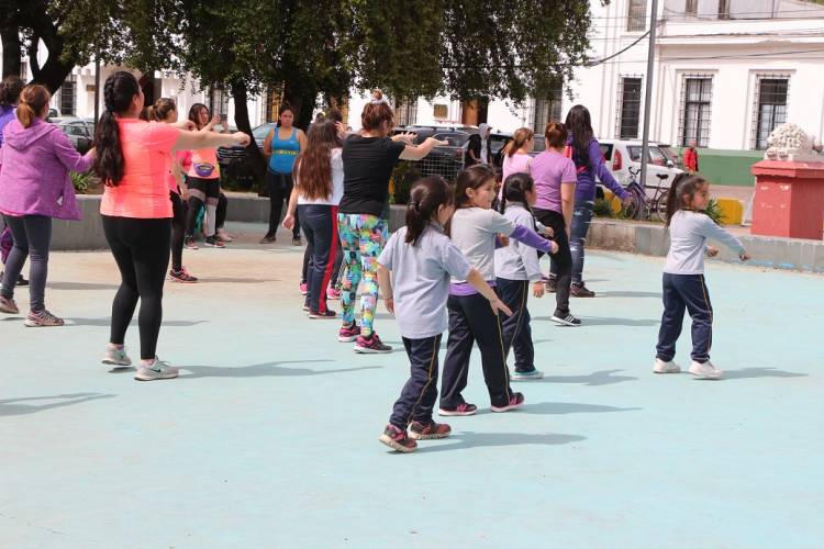 Niños y jóvenes celebraron el "Día Nacional del Deporte"