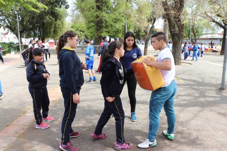 Niños y jóvenes celebraron el "Día Nacional del Deporte"