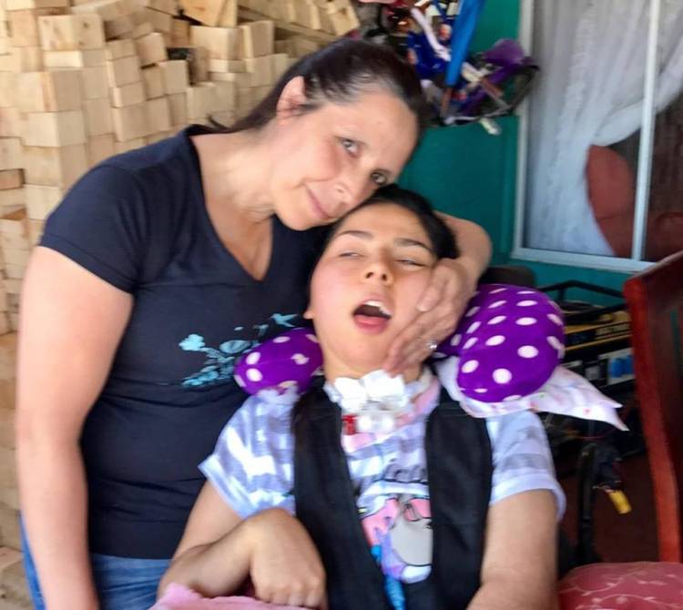 CGE reacciona y entrega generador a joven madre electrodependiente