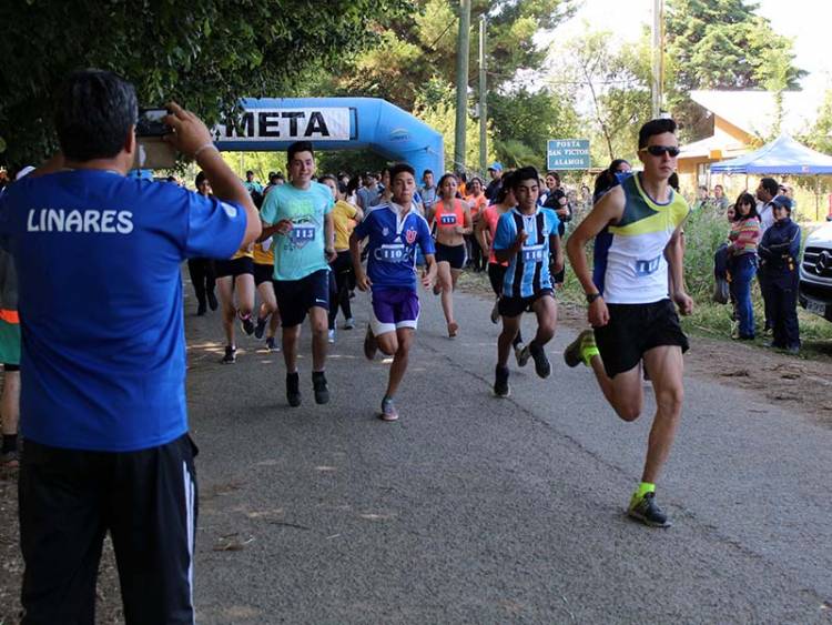 “IV Corrida Familiar” organiza escuela de “San Víctor Álamos”
