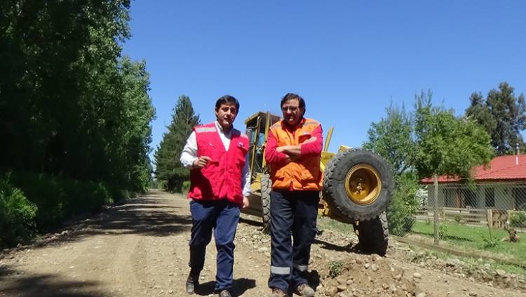 Mejoran camino El Bosque, La Ballica y San Antonio Encina