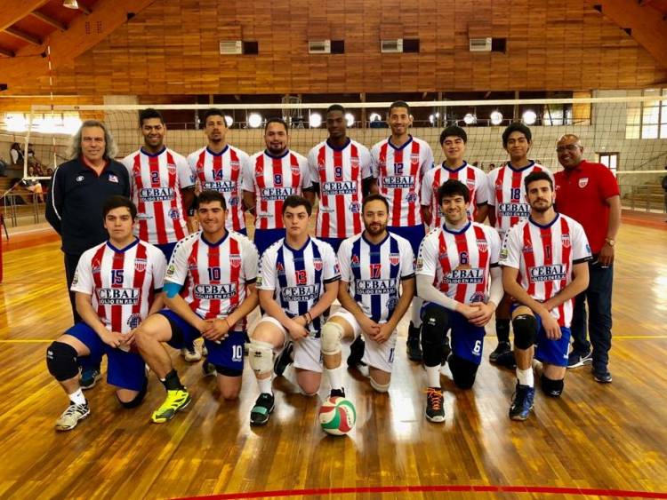 Los "rayados" albirrojos juegan con el actual campeón del vóleibol chileno