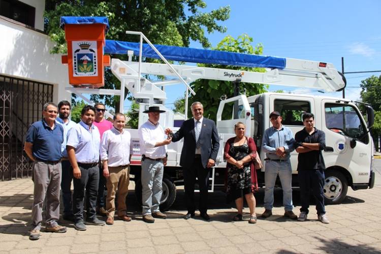 Camión hidroelevador para la comuna de Longaví 