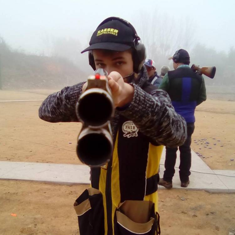 Joven linarense brilla en el tiro skeet