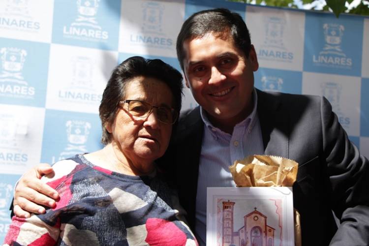 Premian a ganadores de concurso municipal “Navidad a Todo Color 2018”