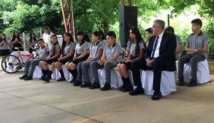 Escuela “San Víctor Álamos” cierra año escolar con premiación y licenciatura