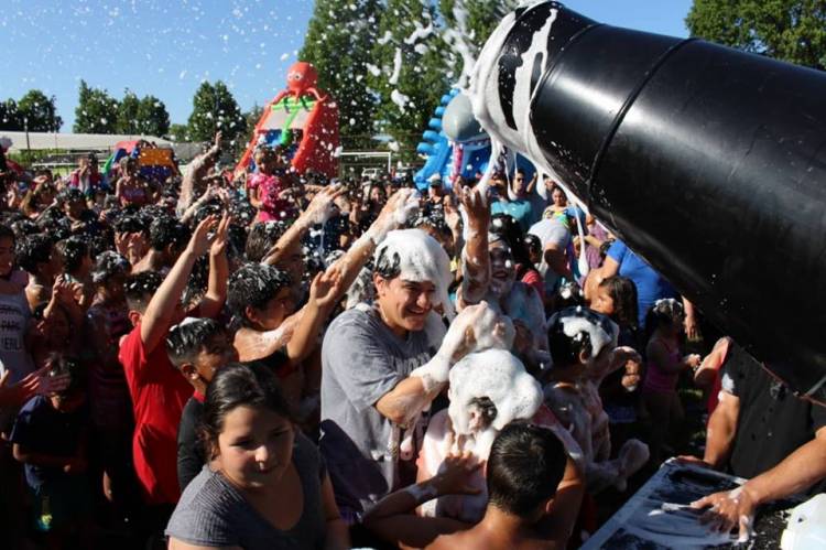 Cientos de niños disfrutaron de show navideño en Longaví