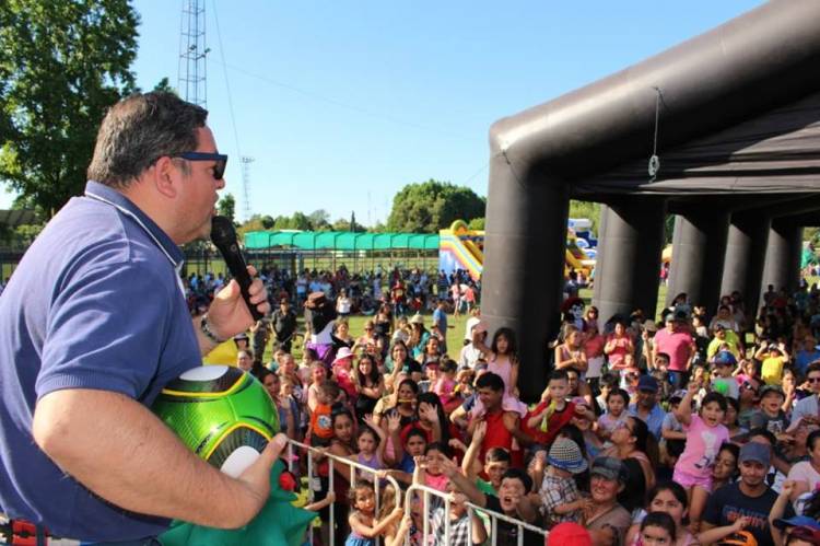 Cientos de niños disfrutaron de show navideño en Longaví