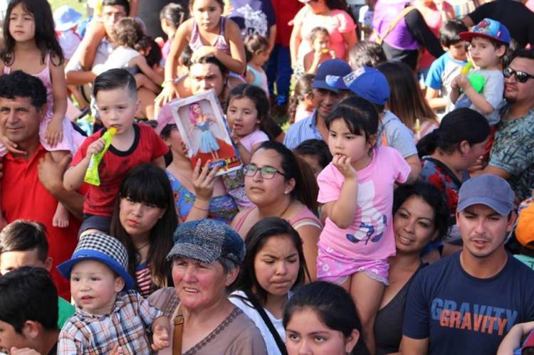 Cientos de niños disfrutaron de show navideño en Longaví