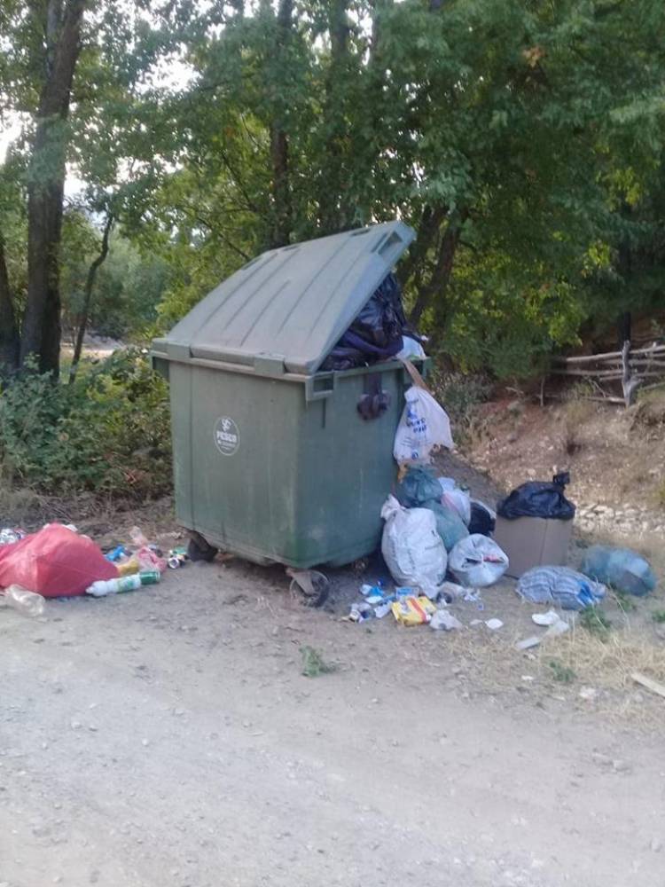 Grave problema de acumulación de basura en la montaña linarense