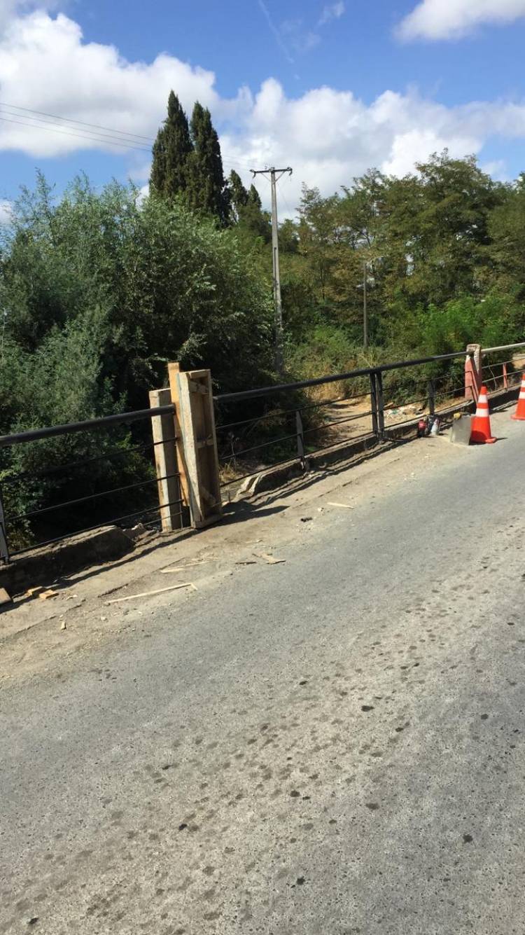 Reparan barandas de puente Ancoa en zona del Huapi